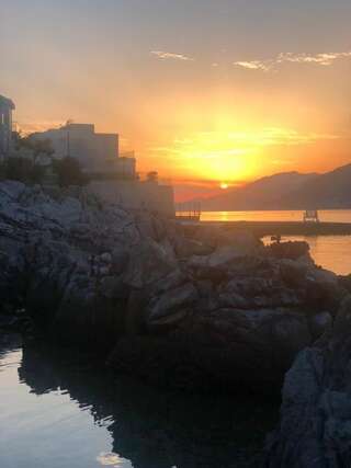 Дома для отпуска Krasici Green House Тиват Двухуровневый дом располагает четырьмя спальнями и террасой и видом на море.-41